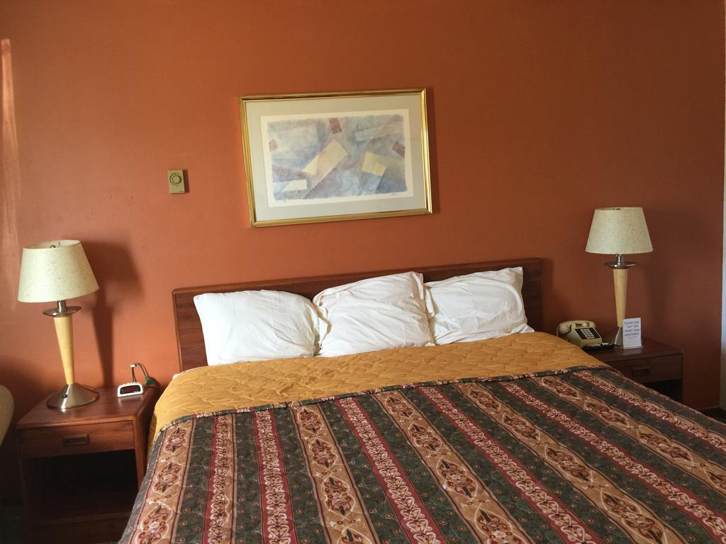 Marshfield 7 Star Motel חדר תמונה