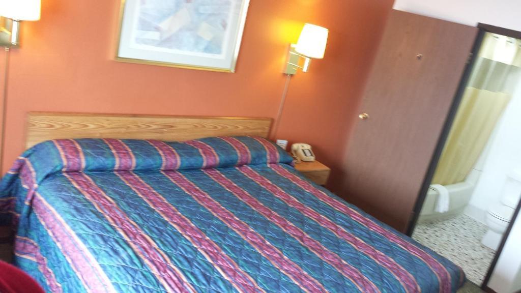 Marshfield 7 Star Motel חדר תמונה
